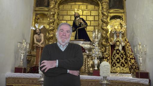 Manuel Muñoz, con los titulares de su hermandad del Huerto