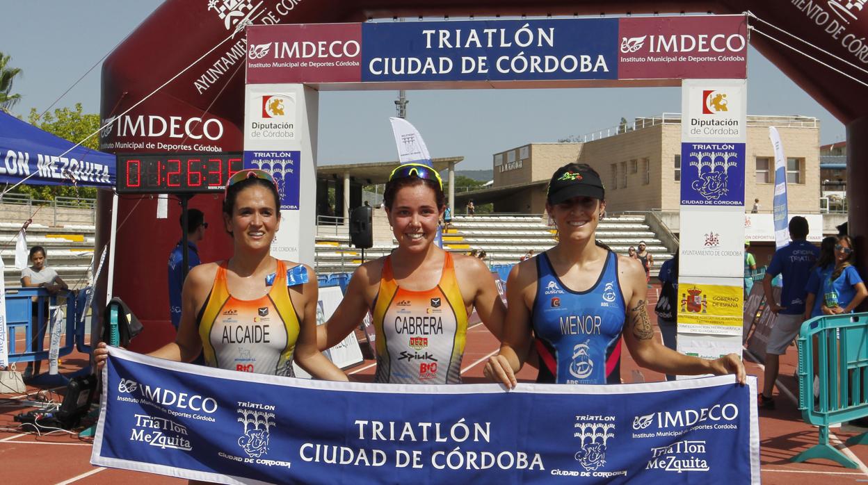 El pódium femenino en la última edición del Triatlón Ciudad de Córdoba