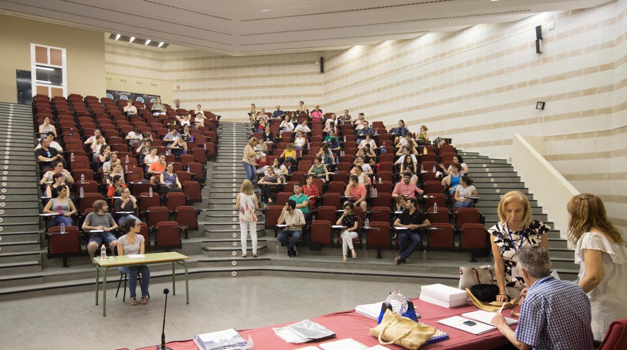 Oposiciones en un aulario del campus de Rabanales