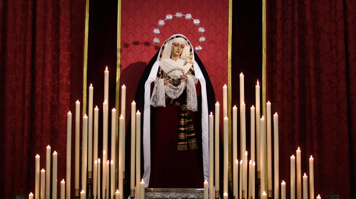 María Santísima en su Soledad, en su altar de septenario