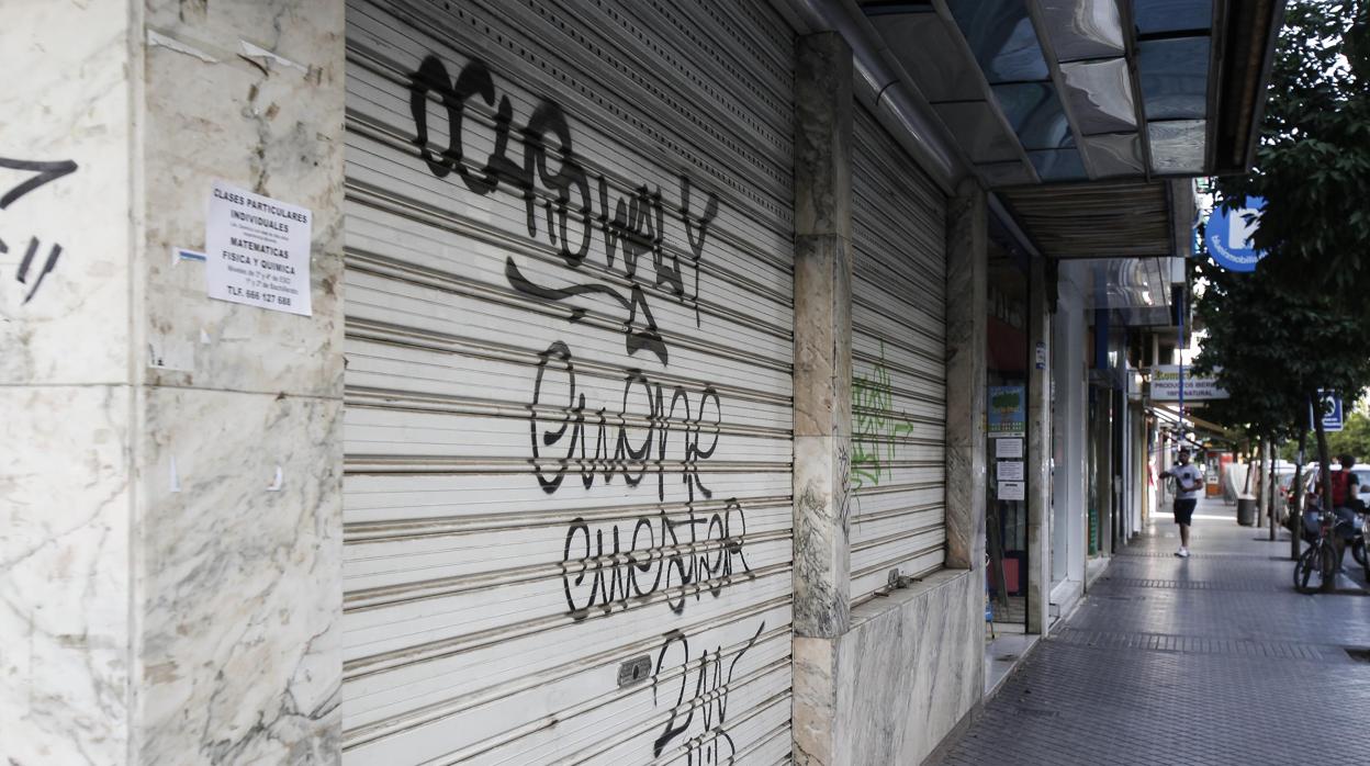 Imagen de la calle Damasco, donde los bomberos han hallado el cuerpo sin vida de una mujer