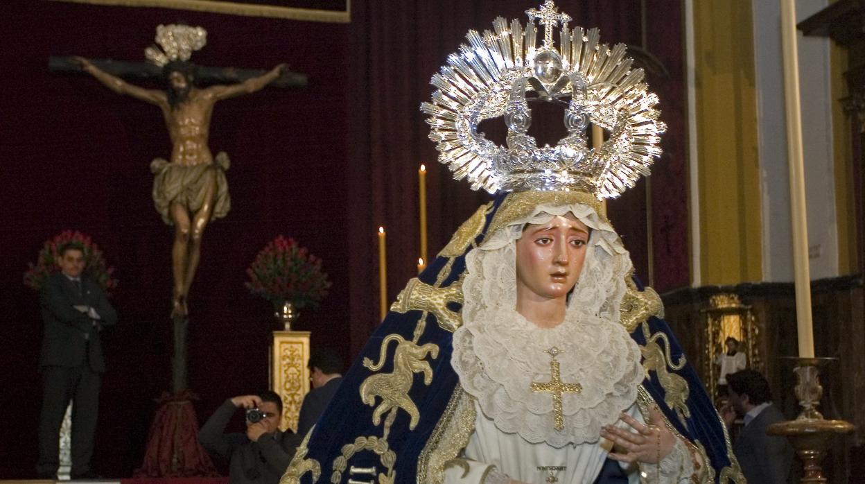 Nuestra Señora de Montserrat de Sevilla, durante su besamanos