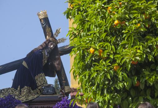 Nuestro Padre Jesús Caído durante su prcesión el Jueves Santo en Córdoba