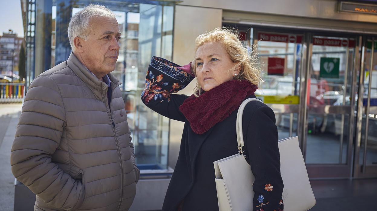 Los padres de Paco Molina, ayer en Madrid donde han acudido a distintos medios