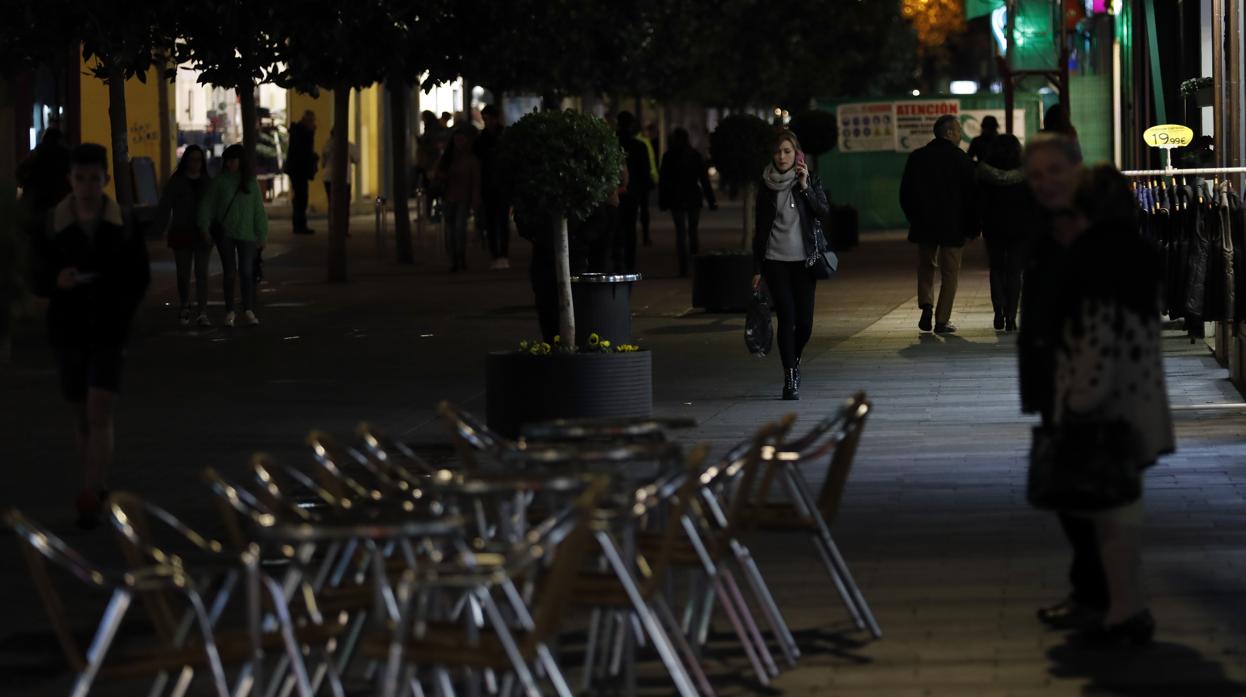 Imagen de la calle Cruz Conde por la noche tomada esta semana