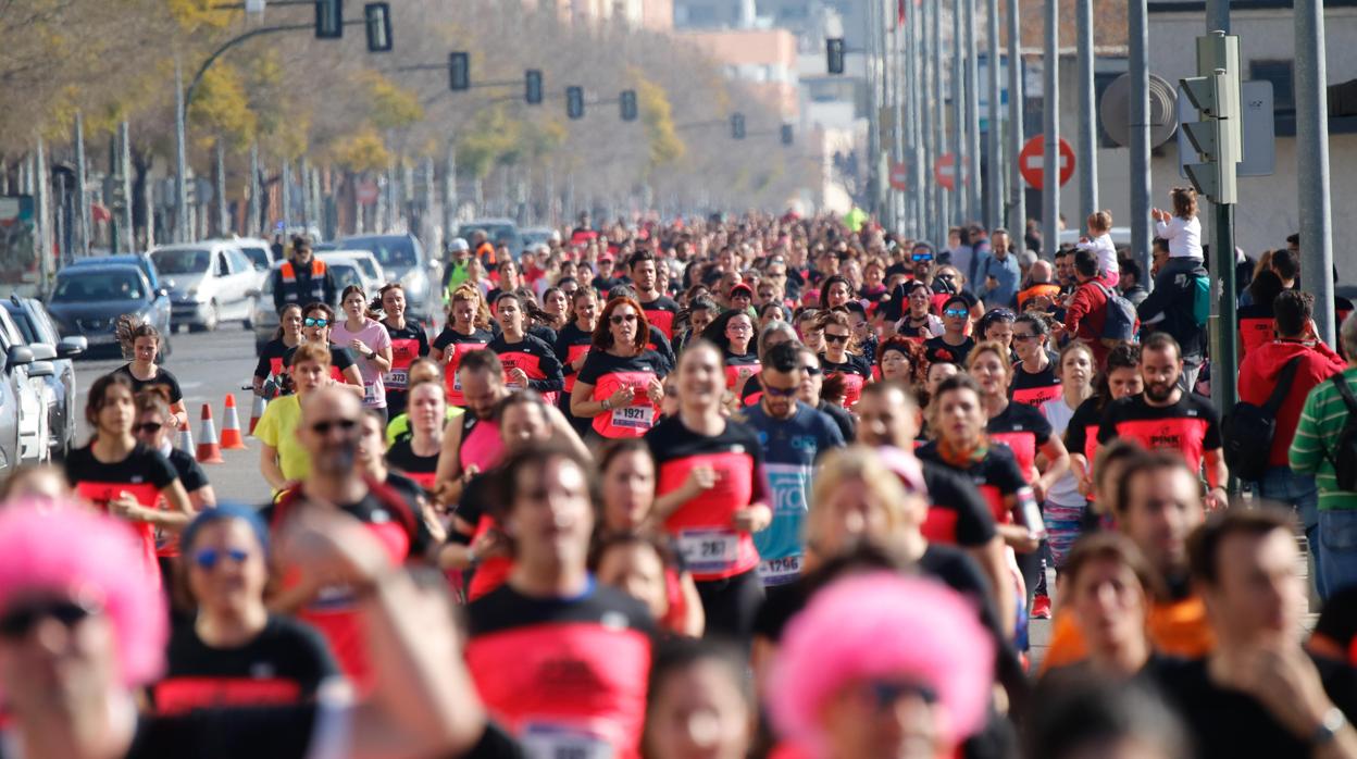 Dos mil corredoras han llenado las calles del centro de Córdoba