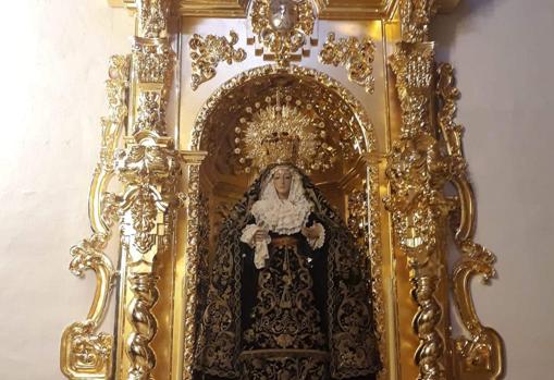 La Virgen de la Amargura, en su retablo de la iglesia del Soterraño en Aguilar