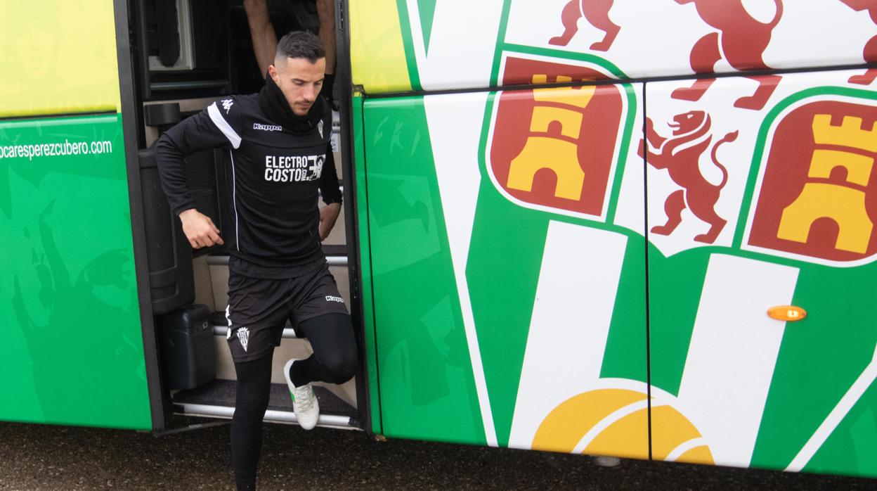 El lateral del Córdoba CF, José Manuel Fernández, durante un entrenamiento