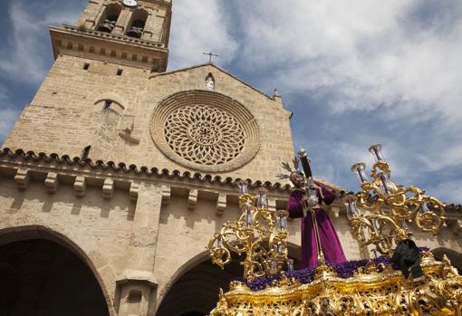 Nuestro Padre Jesús del Calvario durante su salida el Miércoles Santo