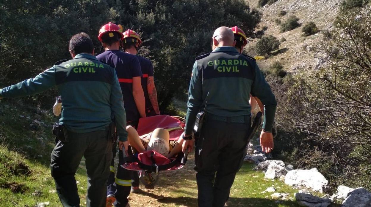 Rescate del senderista accidentado en Zuheros