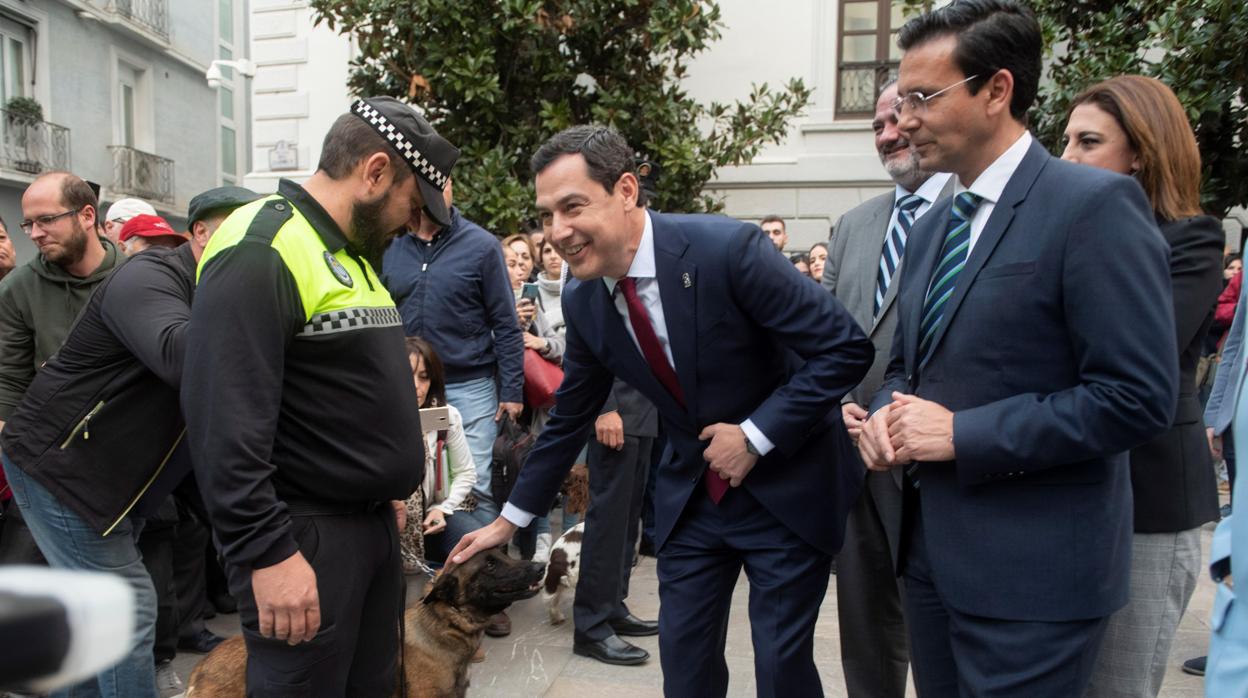 Moreno junto al alcalde de Granada, el socialista Francisco Cuenca