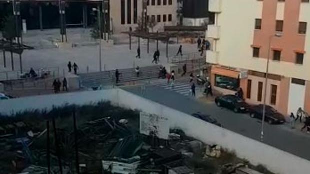 Dos policías heridos cuando ponían a 22 narcos ante el juez en Ronda