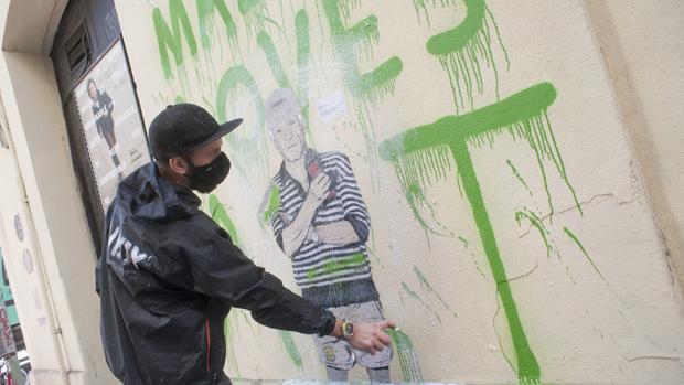 Un Abascal feminista o un Picasso grafitero proclaman el amor de Málaga por el arte