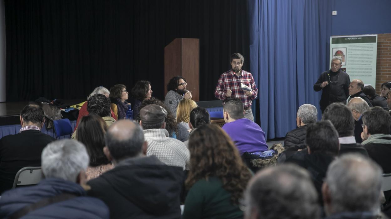 Jorge Hidalgo (con gafas) en una de las asambleas de Ganemos En Común