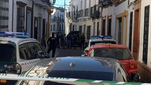 Sigue muy grave la mujer acuchillada en el cuello en Bollullos Par del Condado