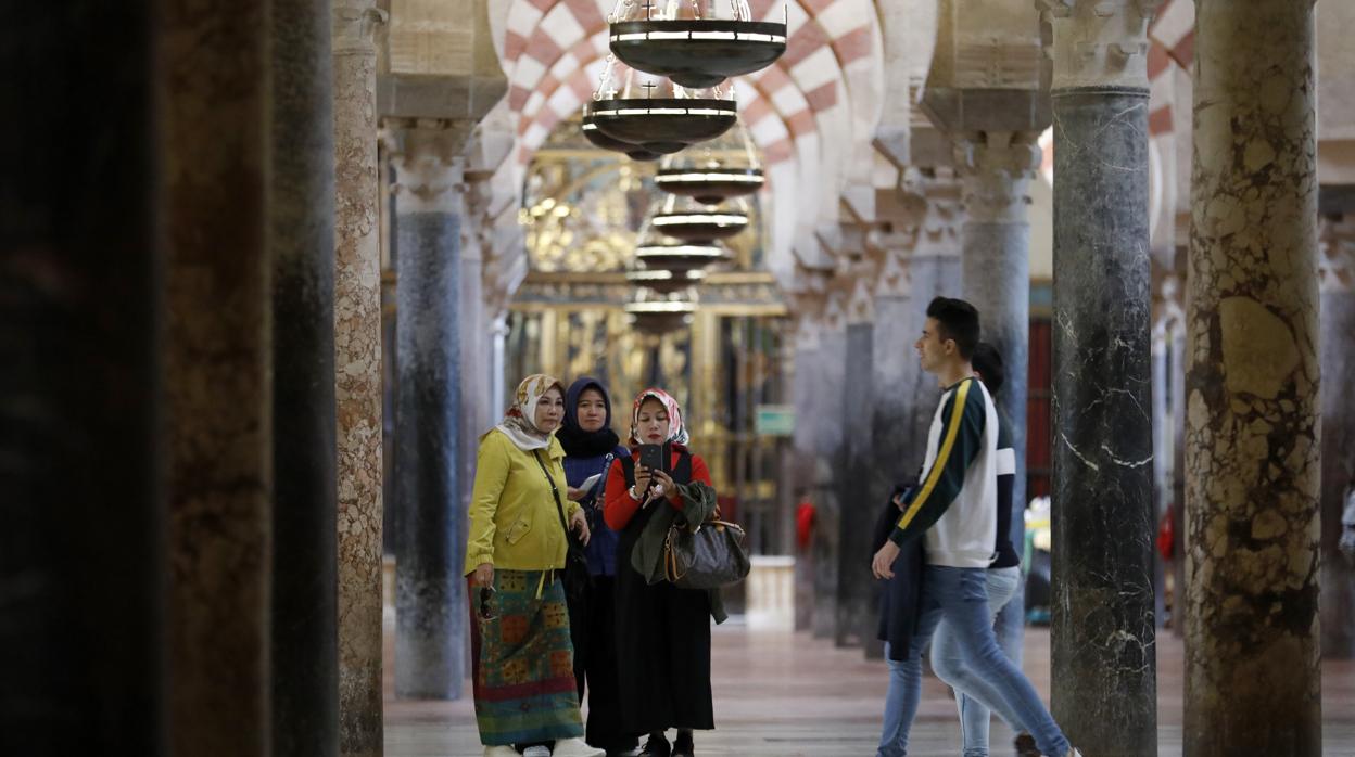 Visitantes en la Mezquita-Catedral