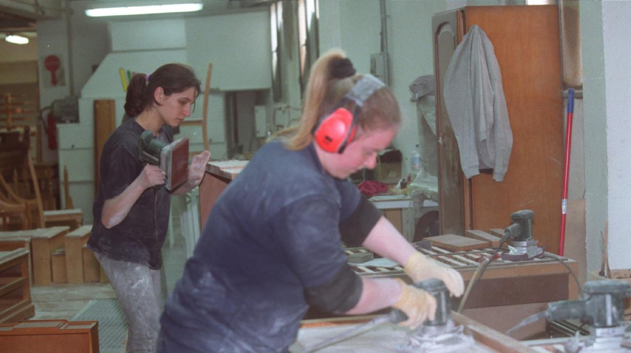 Trabajadoras del mueble en Lucena