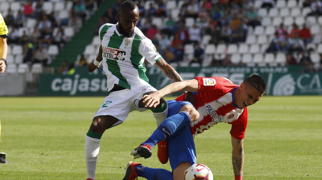 Blati Touré en el último partido disputado ante el Sporting