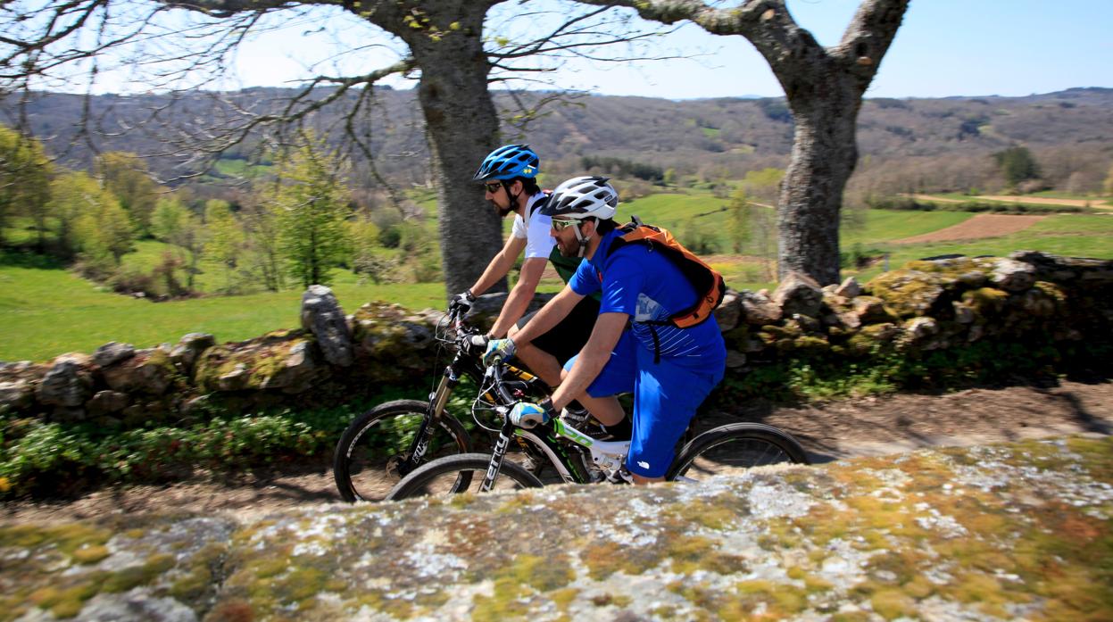 Cicloturistas durante un recorrido