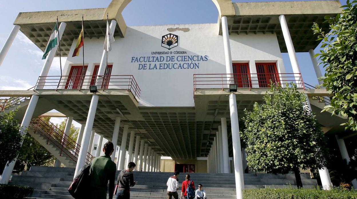 Entrada a la facultad de Ciencias de la Educación de la Universidad de Córdoba