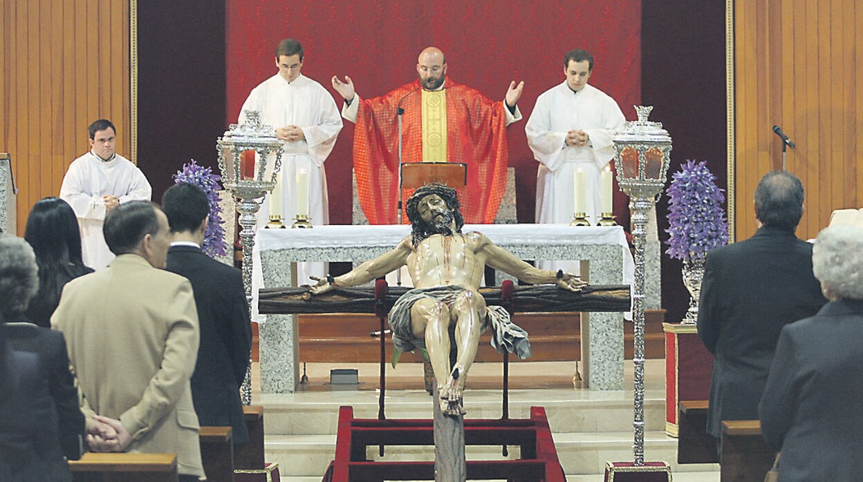 Eucaristía en honor al Santísimo Cristo de la Luz en la parroquia de Beato Álvaro de Córdoba
