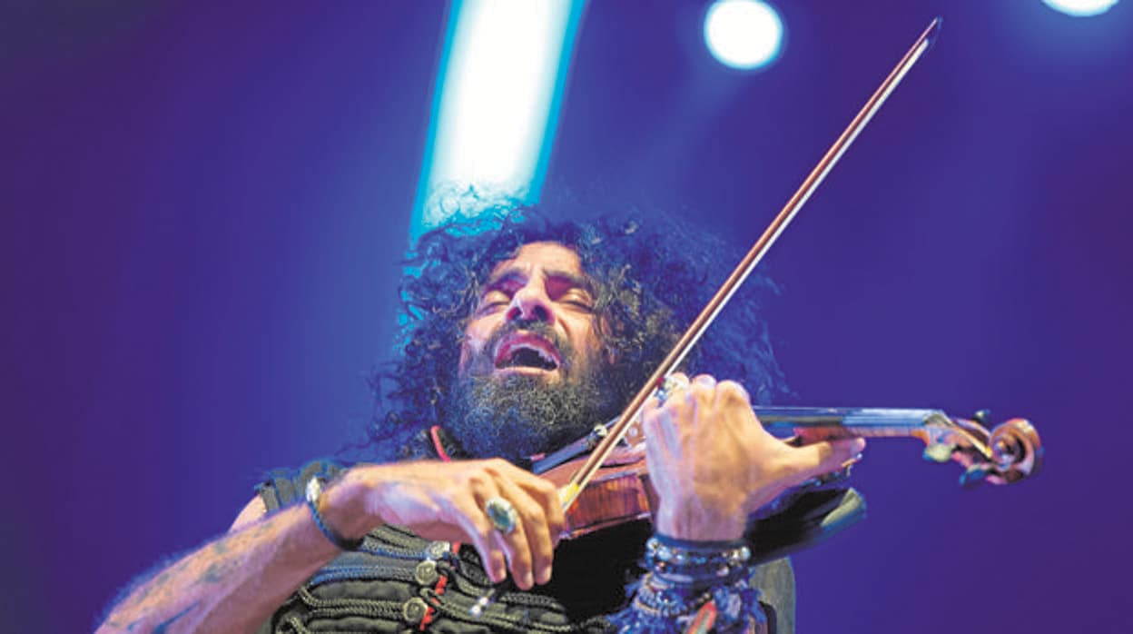 El violinista libanés Ara Malikia en uno de sus conciertos