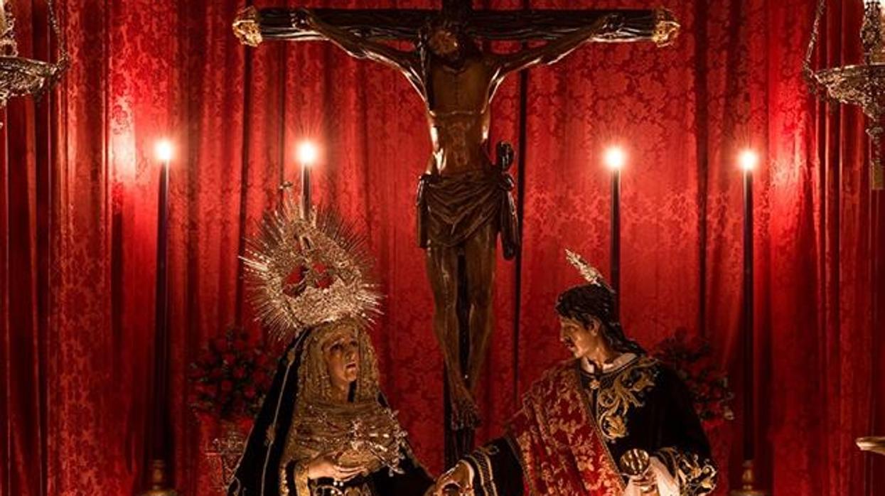 El Santísimo Cristo de las Penas de Santiago expuesto en solemne besapiés en su sede canónica