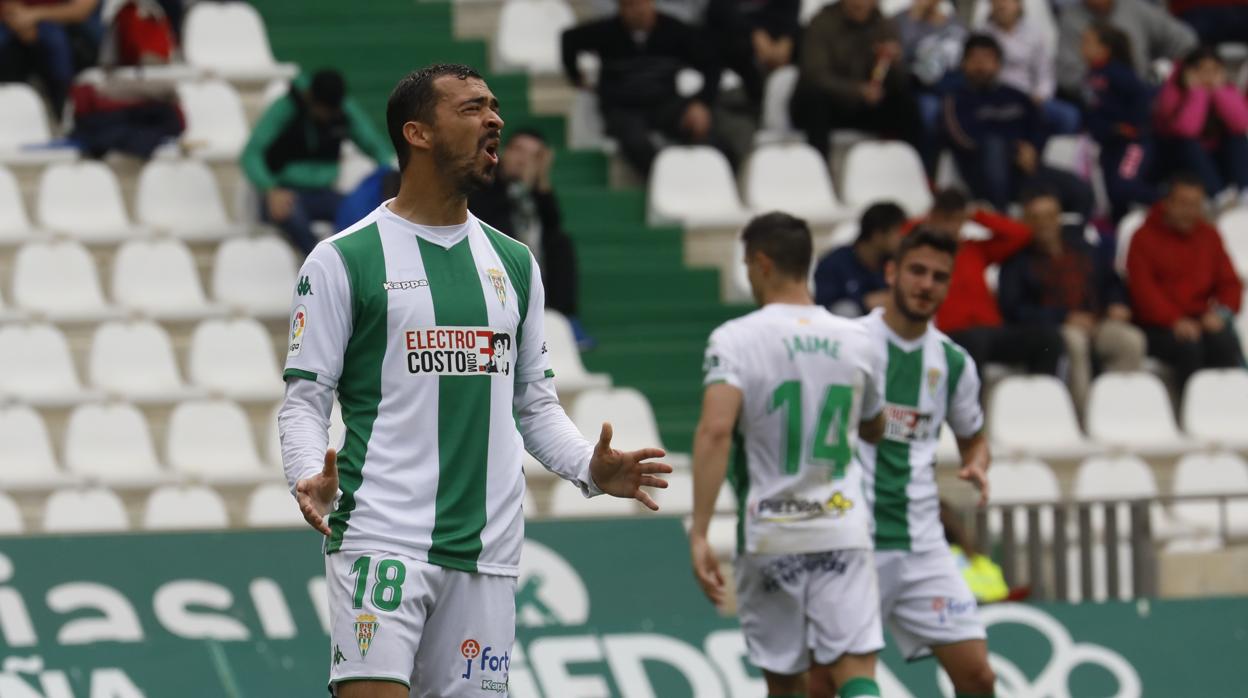 De las Cuevas lamenta el penalti que falla en el Córdoba CF-Real Mallorca