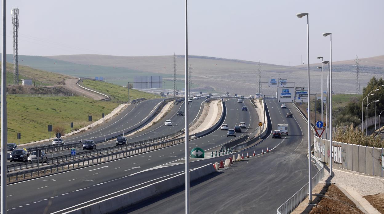 Tráfico en la nueva salida de la A-4 a su paso por la zona oeste de Córdoba