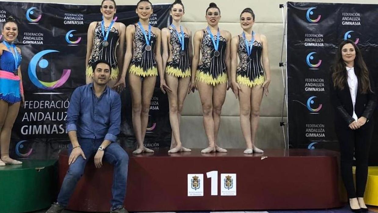 El equipo senior promesas C del Liceo de Córdoba, con el oro