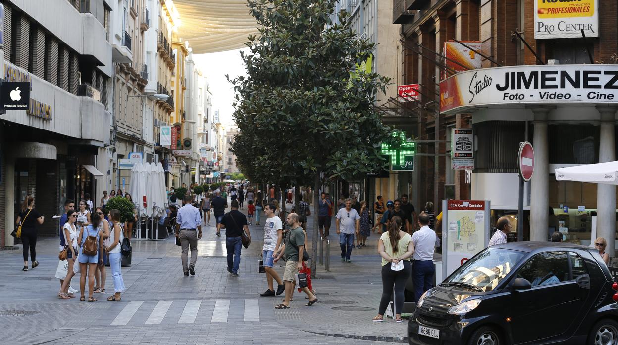 Confluencia entre las calles José Cruz Conde y Ronda de los Tejares, en el Centro de Córdoba