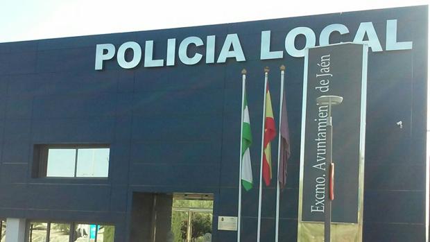 La Policía Local detiene en Jaén a un hombre por amenazar con un cuchillo y agredir a su pareja