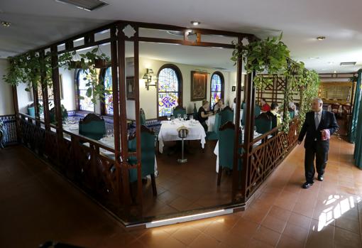 Interior del restaurante El Caballo Rojo de Córdoba