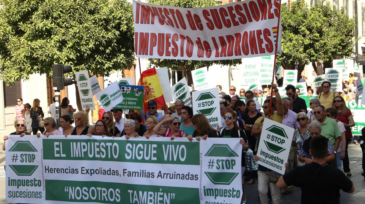 Manifestación en Sevilla en contra del impuesto que grava las herencias recibidas