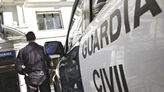 Detenida una menor de 16 años por robar a una anciana en Baena que acabó en el hospital