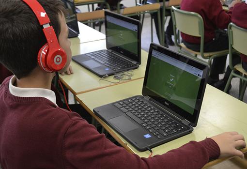 Chromebook de Fundación Santos Mártires: un mundo infinito de conocimientos a golpe de click