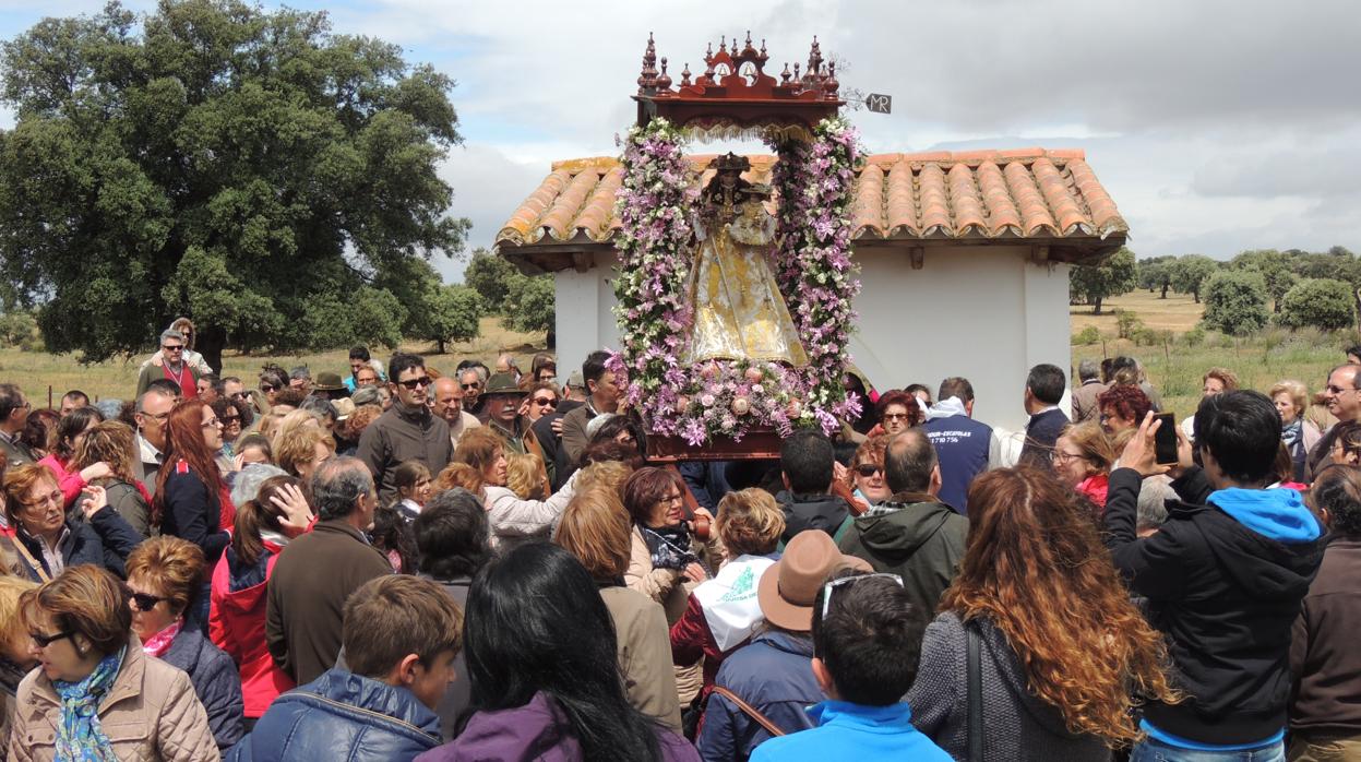 Procesión en honor a la Virgen de la Antigua en Hinojosa del Duque