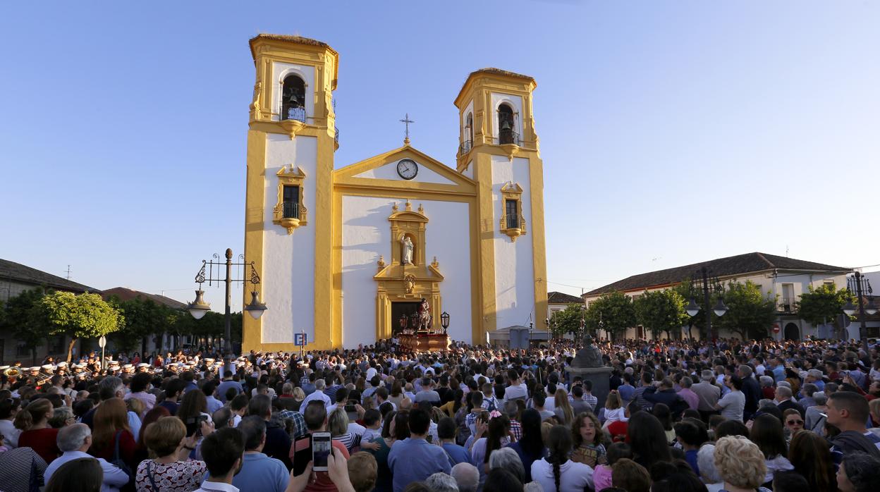 Salida procesional de Nuestro Padre Jesús de los Afligidos desde la parroquia de San Vicente Ferrer