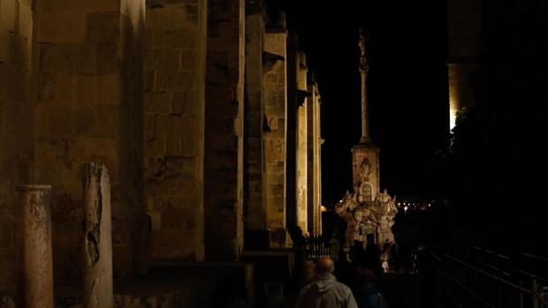 La oposición y Hostecor cargan contra el cogobierno de Córdoba por la fata de luz en la Mezquita-Catedral