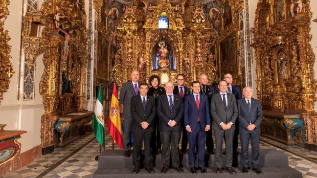 Juanma Moreno: «La semana Santa no sabe de ideologías»