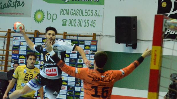 Xavi Tuà tiene que dejar el Ángel Ximénez Puente Genil por un problema de salud