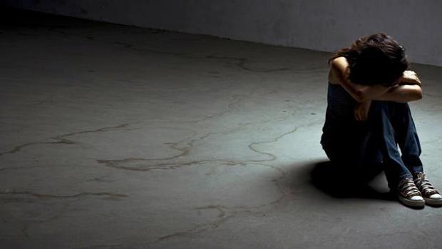 Pasa diez años controlando a su mujer, a la que aisló de su familia en Almería