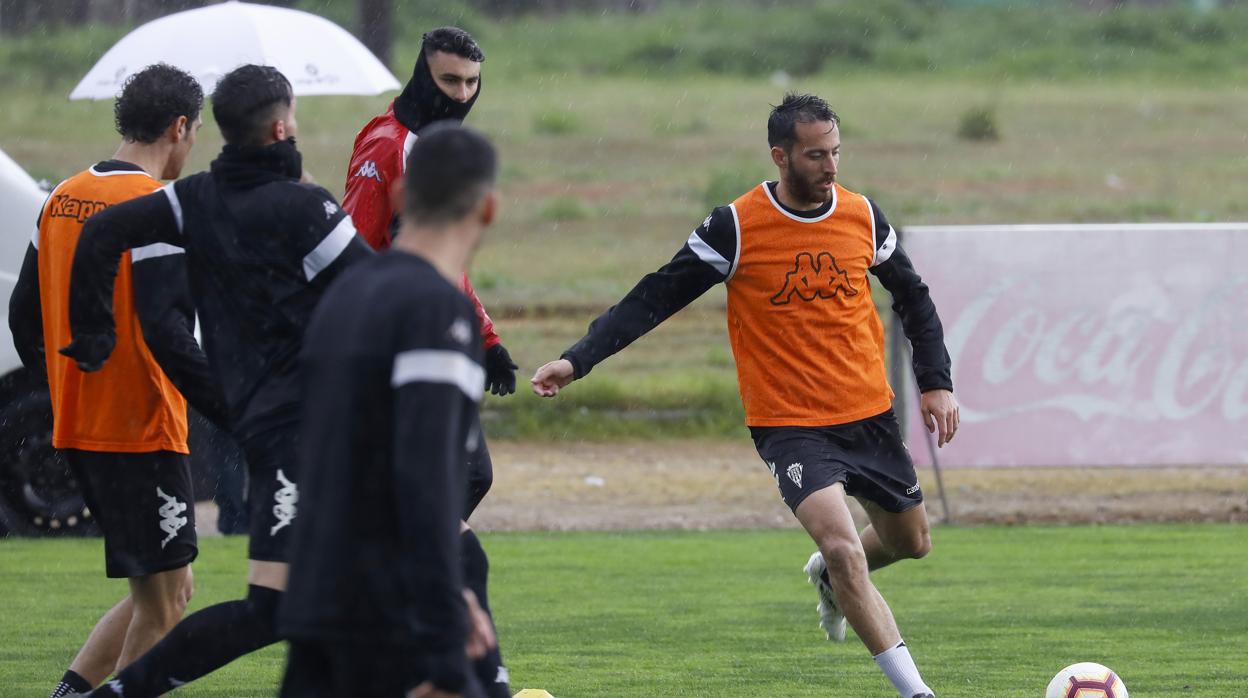 Menéndez, en un entrenamiento del Córdoba