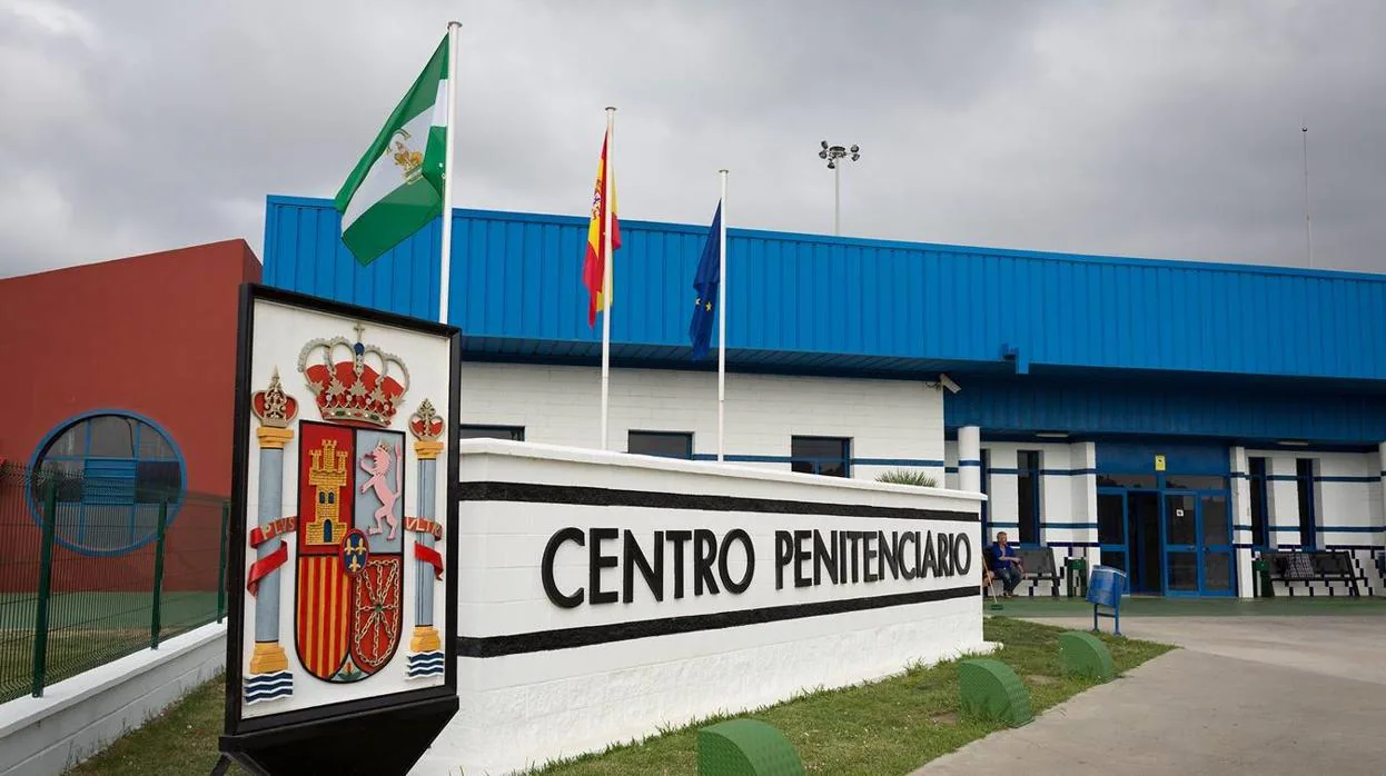 Imagen de la entrada al centro penitenciario Botafuegos, en Algeciras