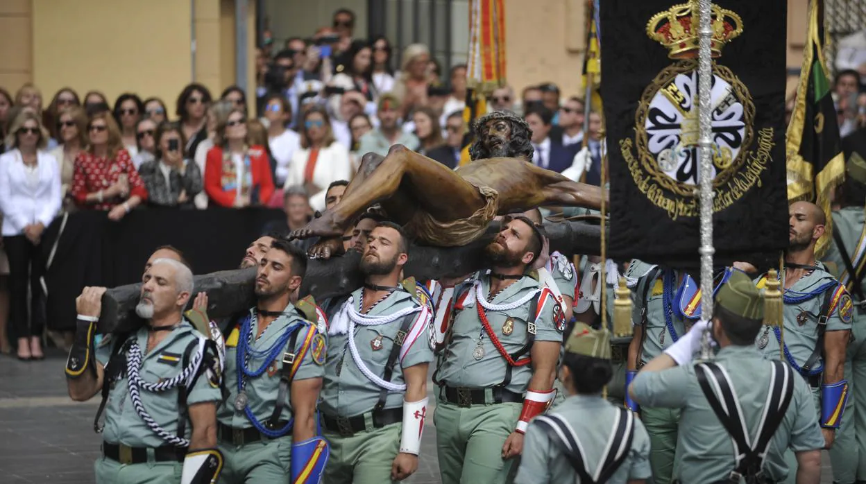 Traslado del Cristo de la Buena Muerte de Málaga por los caballeros legionarios el pasado año