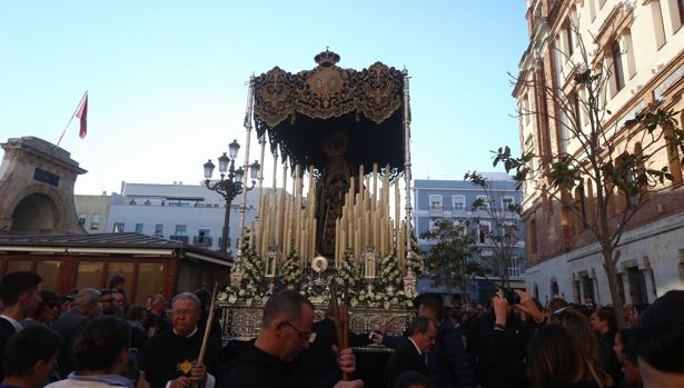 Servitas luce en un Viernes de Dolores idílico