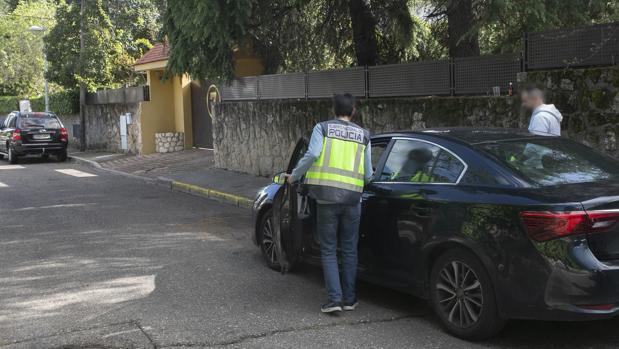 Denuncian la desaparición de un joven tras encontrar quemado su coche cerca del cementerio