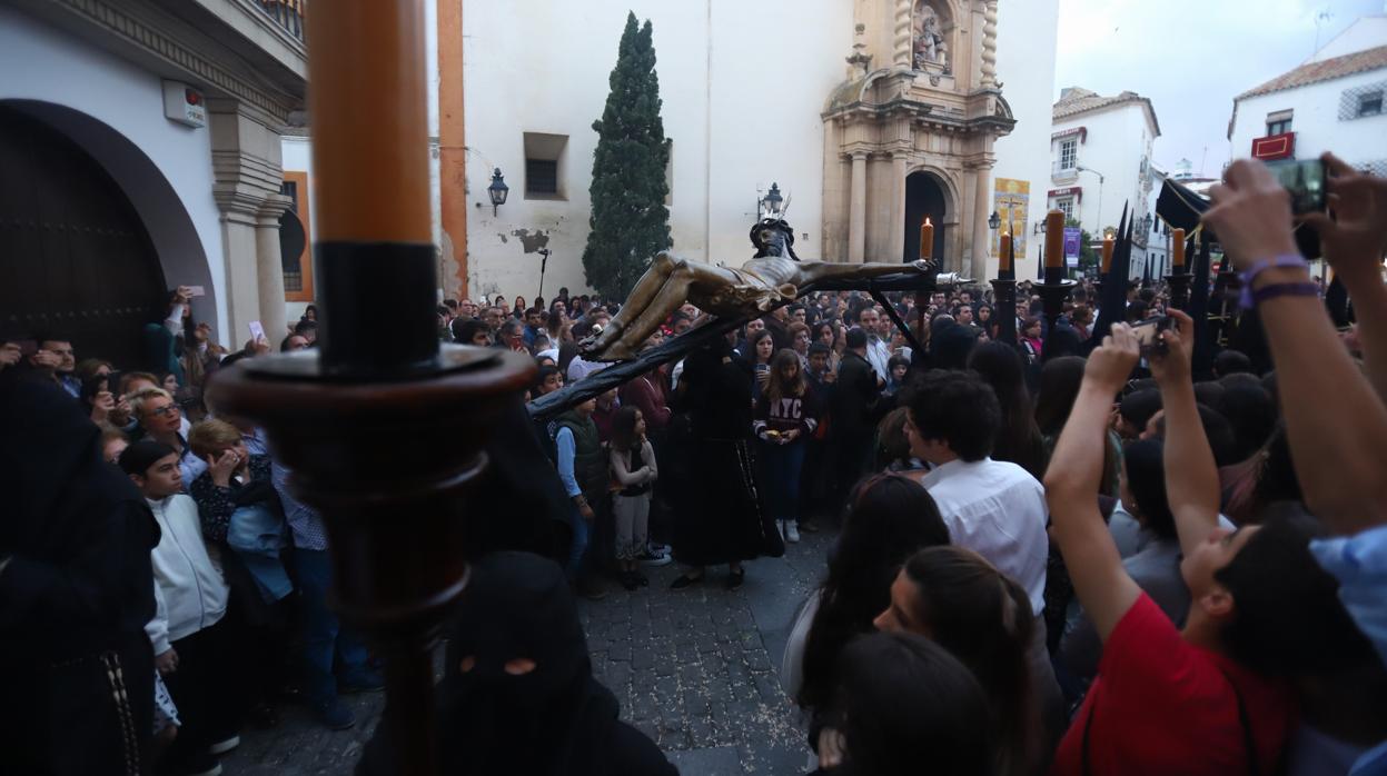 El Cristo de la Salud comienza su estación de penitencia