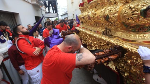 La lluvia trunca el Miércoles Santo en Cádiz