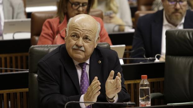 Listas de espera maquilladas en el SAS y 2.244 millones de euros sin gastar